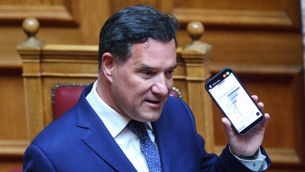 Οργή Γεωργιάδη για φωτογραφία που κάνει τον γύρο του διαδικτύου: «Δεν απεικονίζει εμένα, μάλλον είναι ΑΙ»